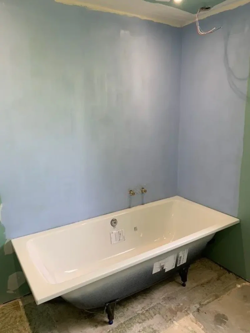 Rénovation d'une salle de bain avec baignoire à Pechbonnieu